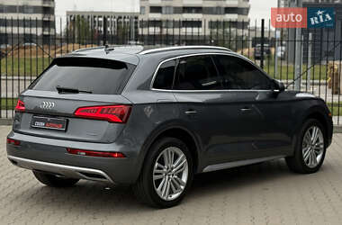Позашляховик / Кросовер Audi Q5 2019 в 