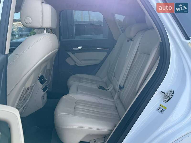 Позашляховик / Кросовер Audi Q5 2017 в Луцьку