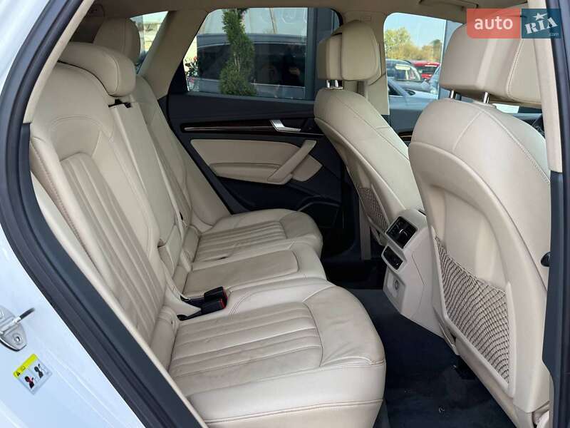 Позашляховик / Кросовер Audi Q5 2017 в Луцьку