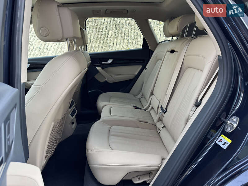 Позашляховик / Кросовер Audi Q5 2017 в Луцьку