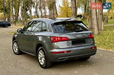 Внедорожник / Кроссовер Audi Q5 2017 в 