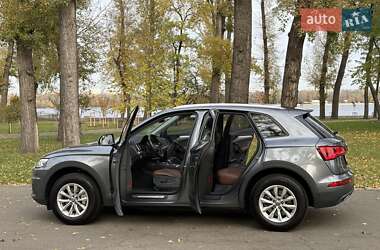 Внедорожник / Кроссовер Audi Q5 2017 в 
