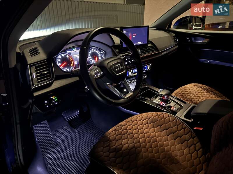 Позашляховик / Кросовер Audi Q5 2021 в Києві