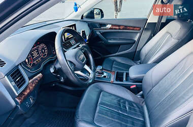 Позашляховик / Кросовер Audi Q5 2017 в  фото 18 Позашляховик / Кросовер Audi Q5 2017 в