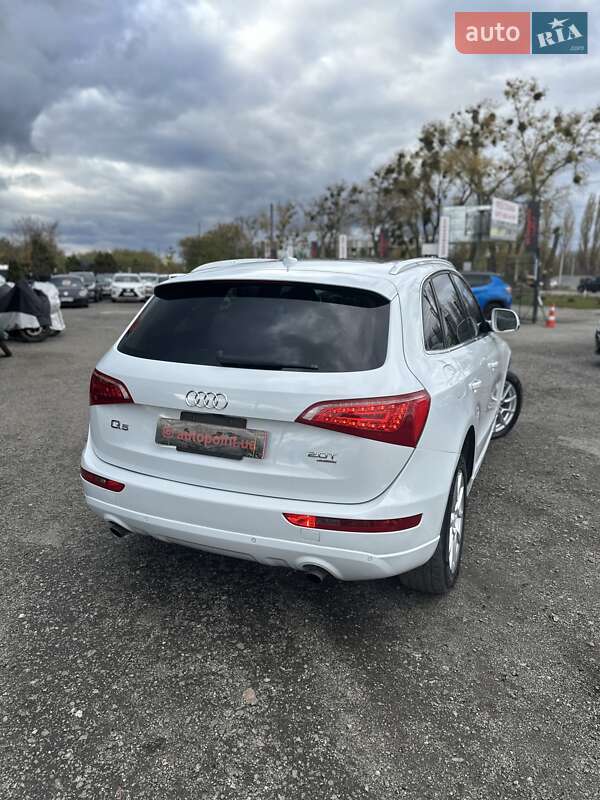 Позашляховик / Кросовер Audi Q5 2011 в Білогородці