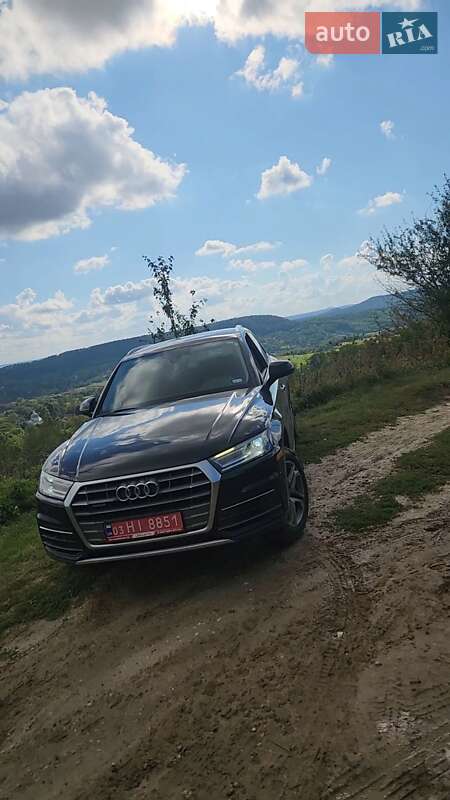Внедорожник / Кроссовер Audi Q5 2018 в Остроге