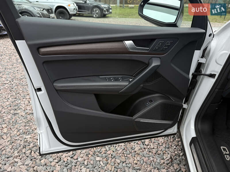 Позашляховик / Кросовер Audi Q5 2023 в Києві