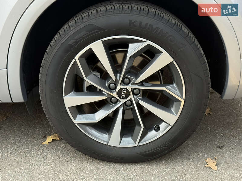 Внедорожник / Кроссовер Audi Q5 2022 в Киеве