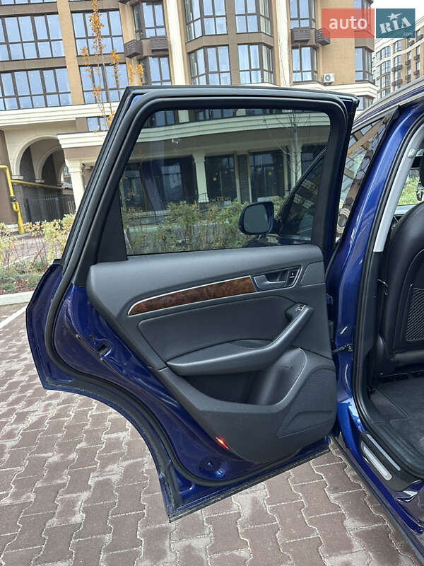 Позашляховик / Кросовер Audi Q5 2015 в Києві