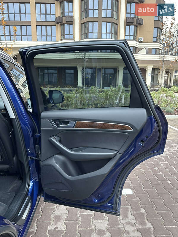 Позашляховик / Кросовер Audi Q5 2015 в Києві