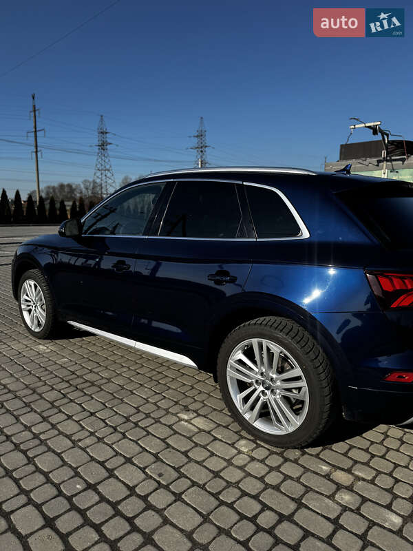 Позашляховик / Кросовер Audi Q5 2017 в Львові