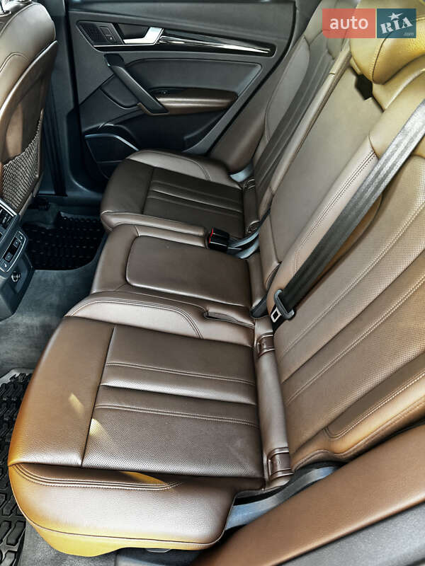 Позашляховик / Кросовер Audi Q5 2017 в Львові