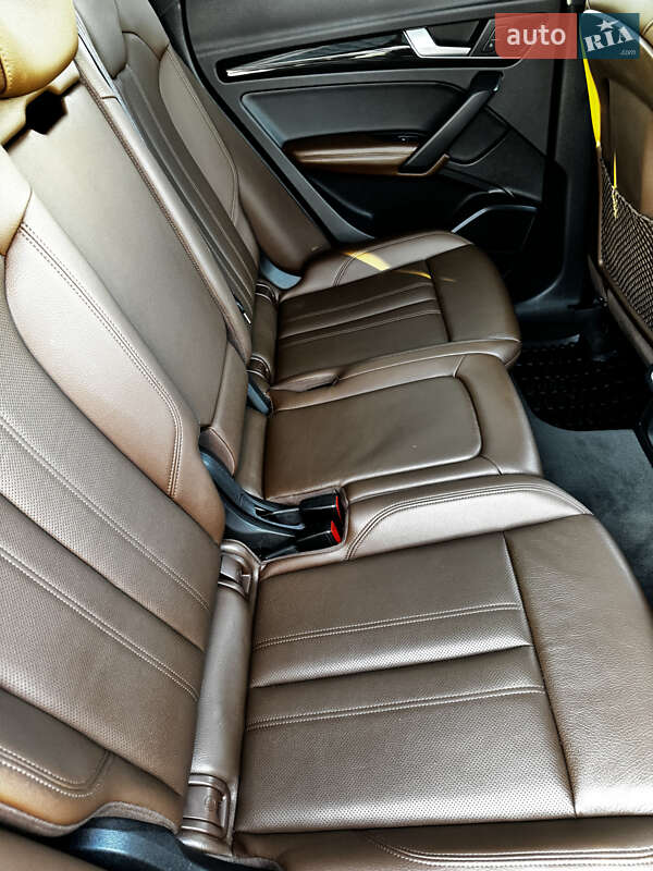 Позашляховик / Кросовер Audi Q5 2017 в Львові