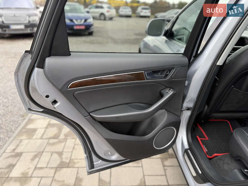 Позашляховик / Кросовер Audi Q5 2015 в Рівному