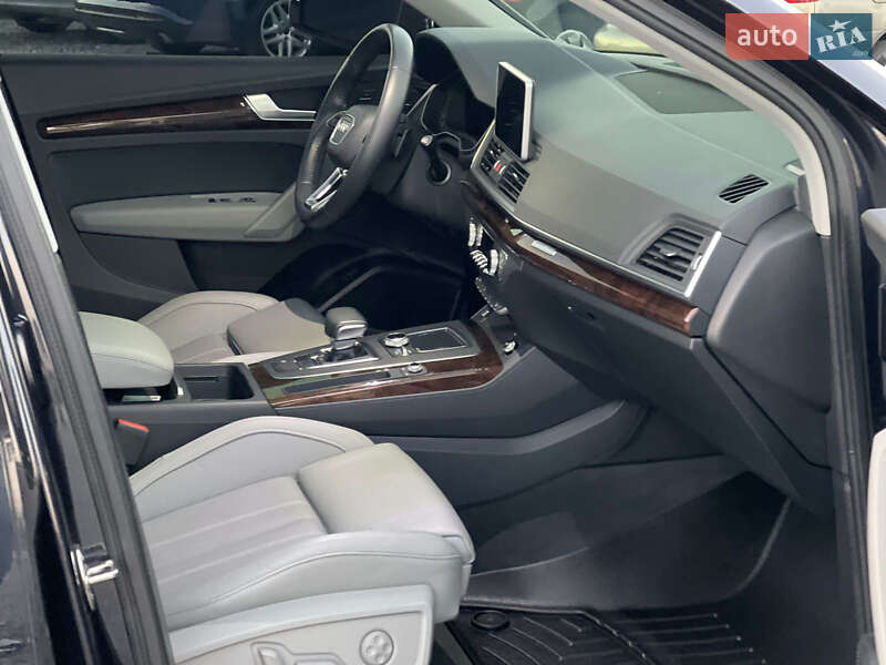 Позашляховик / Кросовер Audi Q5 2017 в Чернівцях