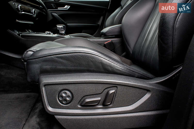 Внедорожник / Кроссовер Audi Q5 2020 в Нововолынске