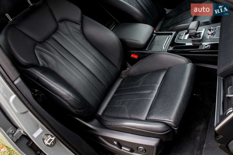 Внедорожник / Кроссовер Audi Q5 2020 в Нововолынске