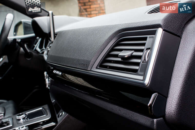 Внедорожник / Кроссовер Audi Q5 2020 в Нововолынске