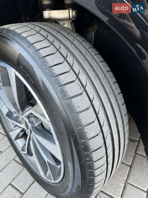 Позашляховик / Кросовер Audi Q5 2021 в Володимирі