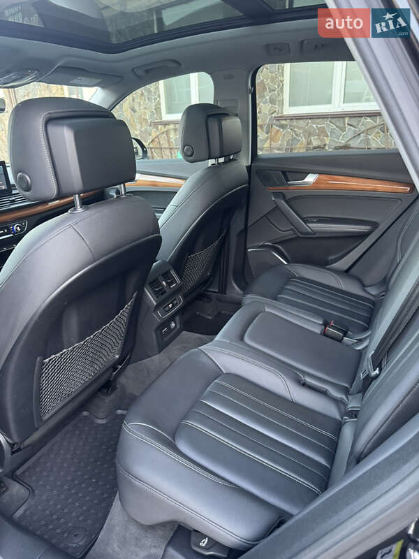 Позашляховик / Кросовер Audi Q5 2021 в Володимирі