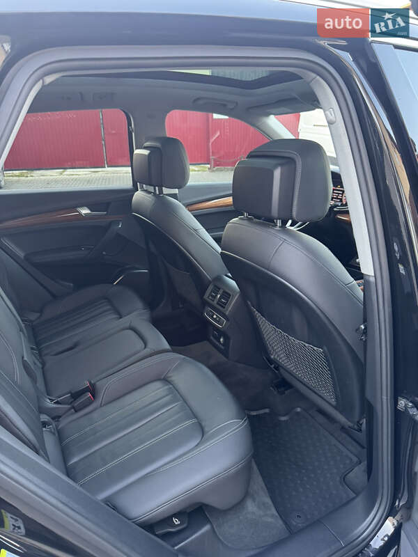 Позашляховик / Кросовер Audi Q5 2021 в Володимирі