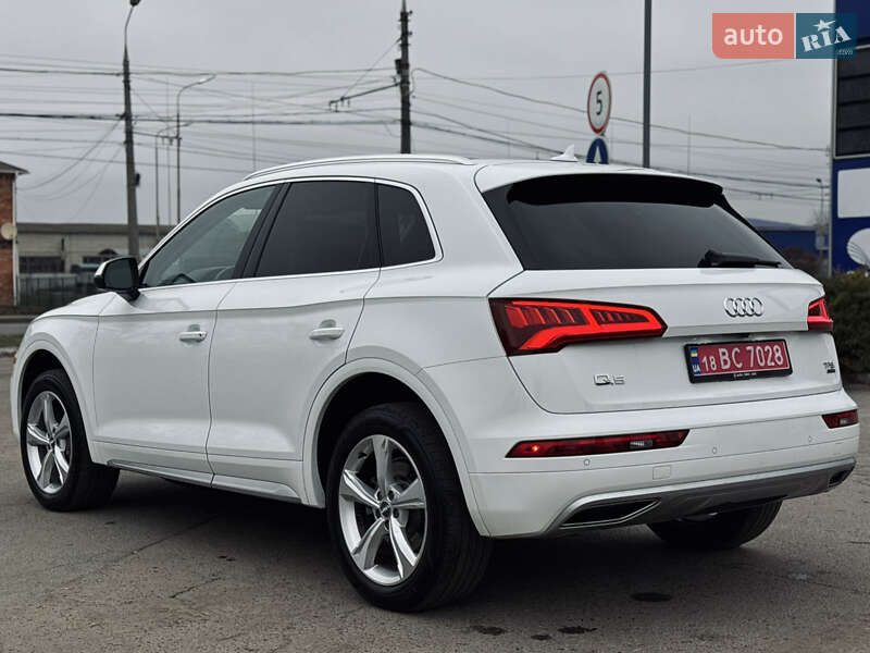 Внедорожник / Кроссовер Audi Q5 2017 в Сумах