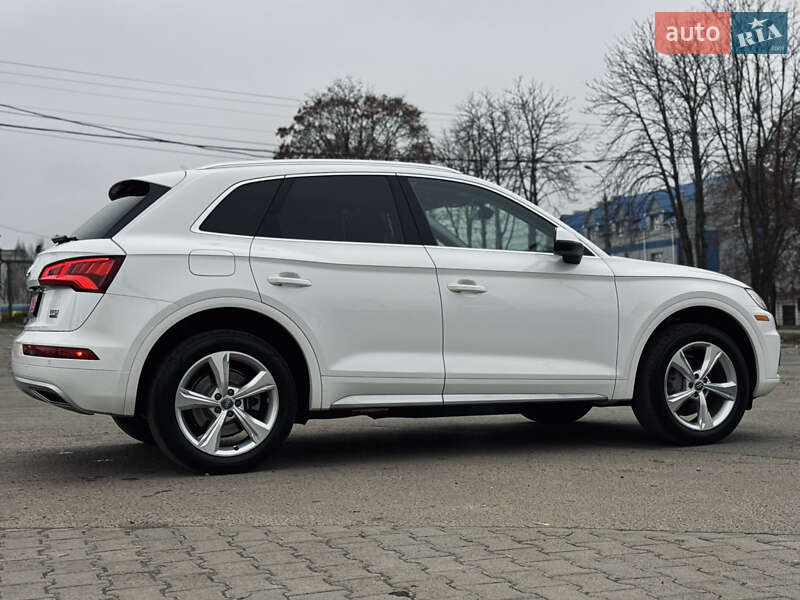 Внедорожник / Кроссовер Audi Q5 2017 в Сумах