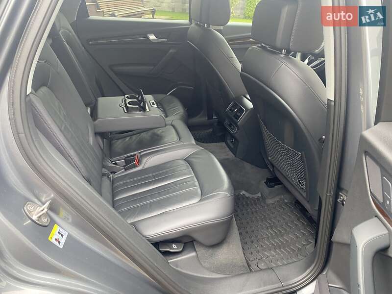 Позашляховик / Кросовер Audi Q5 2017 в Рівному