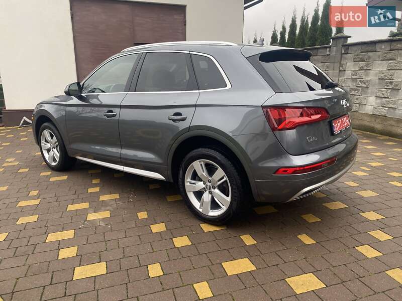 Позашляховик / Кросовер Audi Q5 2017 в Рівному