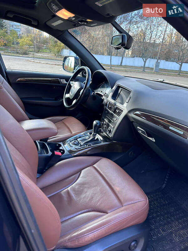Внедорожник / Кроссовер Audi Q5 2011 в Кривом Роге
