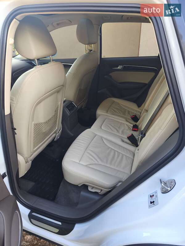 Внедорожник / Кроссовер Audi Q5 2014 в Тысменице