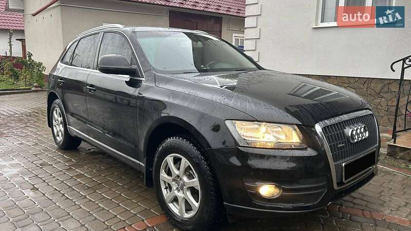 Внедорожник / Кроссовер Audi Q5 2010 в Черновцах