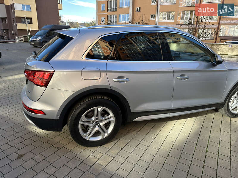 Позашляховик / Кросовер Audi Q5 2019 в Чернівцях