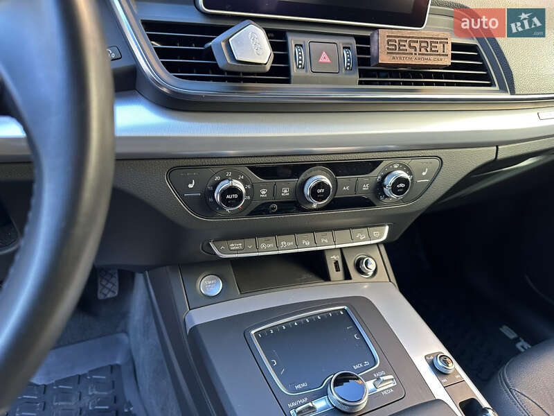 Позашляховик / Кросовер Audi Q5 2019 в Чернівцях