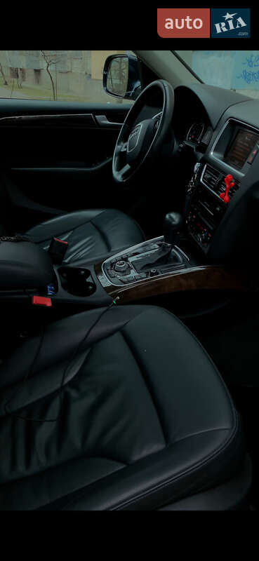 Внедорожник / Кроссовер Audi Q5 2010 в Ивано-Франковске