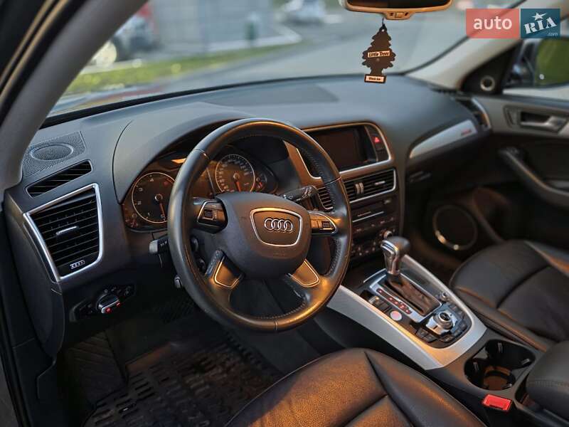 Позашляховик / Кросовер Audi Q5 2015 в Вишневому фото 11 Позашляховик / Кросовер Audi Q5 2015 в Вишневому