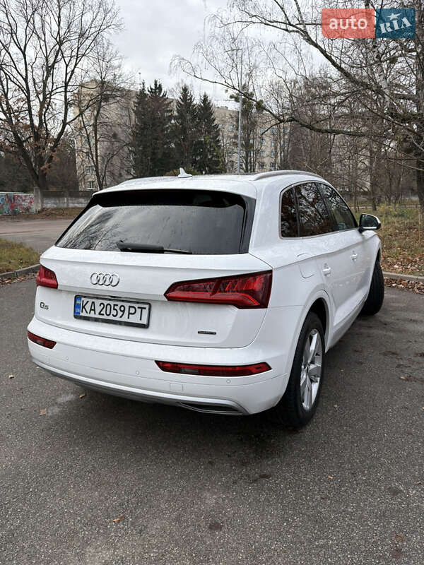 Позашляховик / Кросовер Audi Q5 2018 в Києві