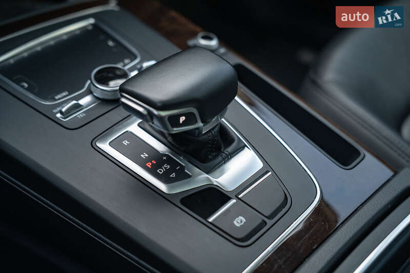 Позашляховик / Кросовер Audi Q5 2018 в Чернівцях