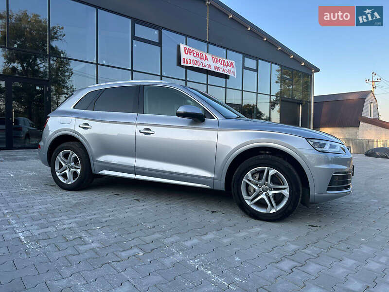 Позашляховик / Кросовер Audi Q5 2019 в Києві