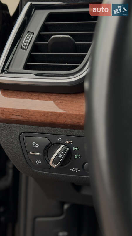 Позашляховик / Кросовер Audi Q5 2020 в Рівному