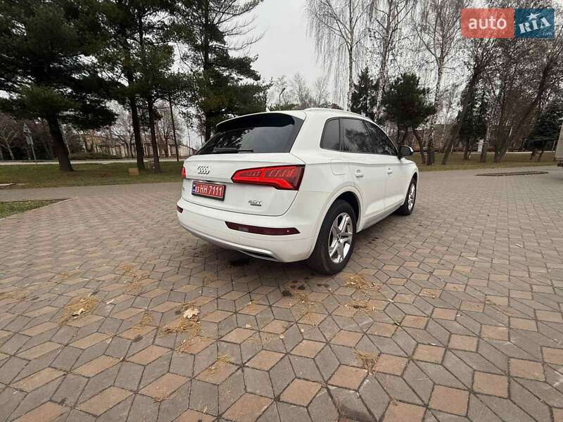 Позашляховик / Кросовер Audi Q5 2018 в Лубнах