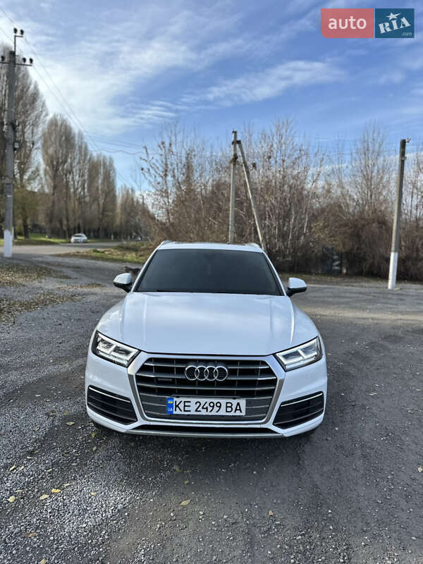 Внедорожник / Кроссовер Audi Q5 2017 в Каменском