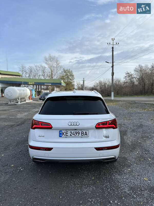 Внедорожник / Кроссовер Audi Q5 2017 в Каменском