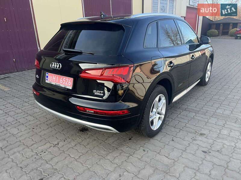 Внедорожник / Кроссовер Audi Q5 2017 в Нововолынске