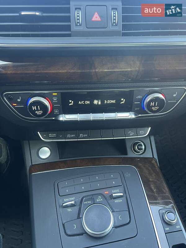 Внедорожник / Кроссовер Audi Q5 2017 в Нововолынске