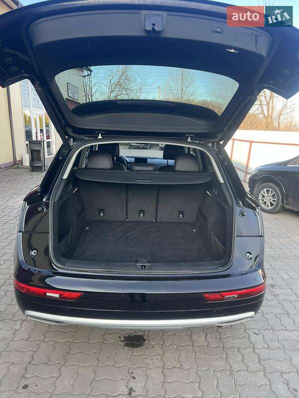 Внедорожник / Кроссовер Audi Q5 2017 в Нововолынске