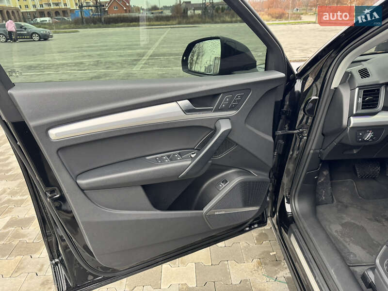 Позашляховик / Кросовер Audi Q5 2019 в Києві