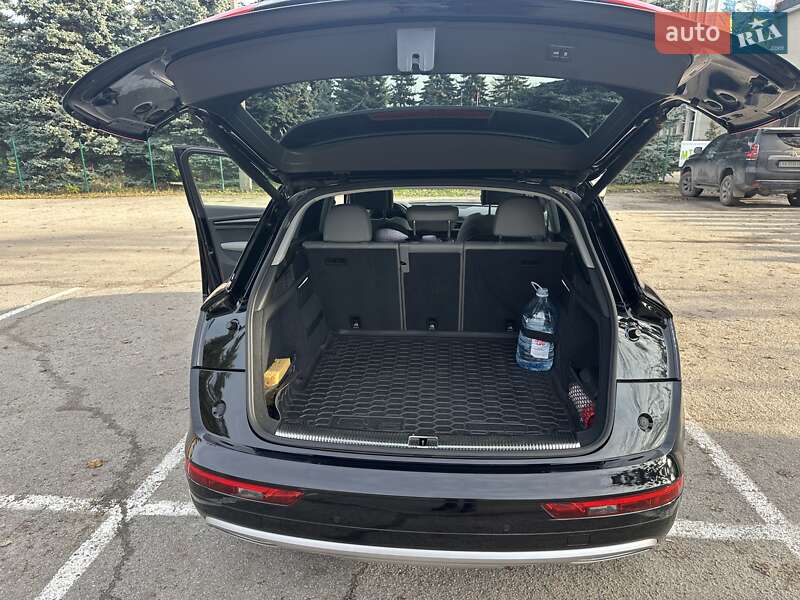 Позашляховик / Кросовер Audi Q5 2018 в Києві