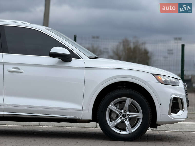 Внедорожник / Кроссовер Audi Q5 2021 в Киеве