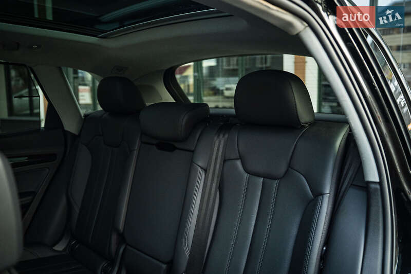 Внедорожник / Кроссовер Audi Q5 2018 в Черновцах